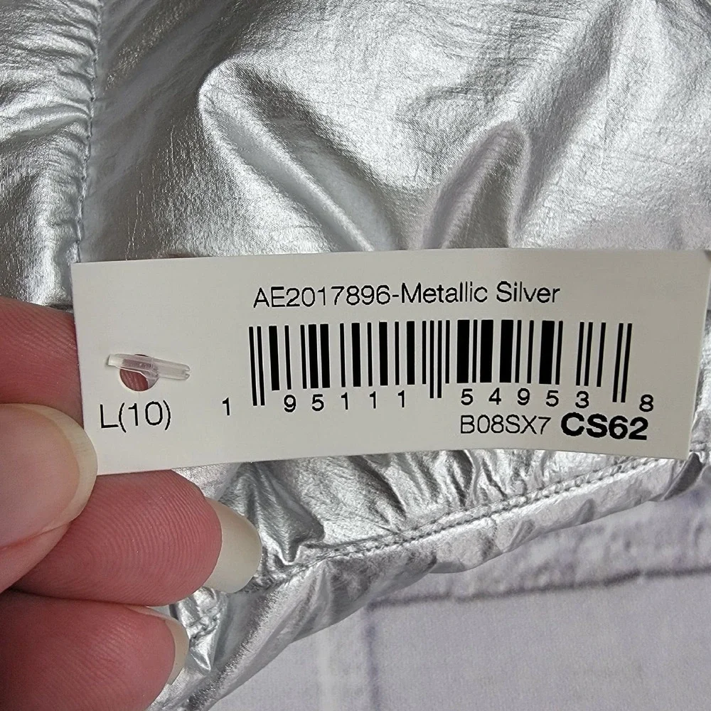 Amazon Essentials Girls Heavyweight Puffer Vest Silver Metallic Size L (10) - Picture 6 of 6